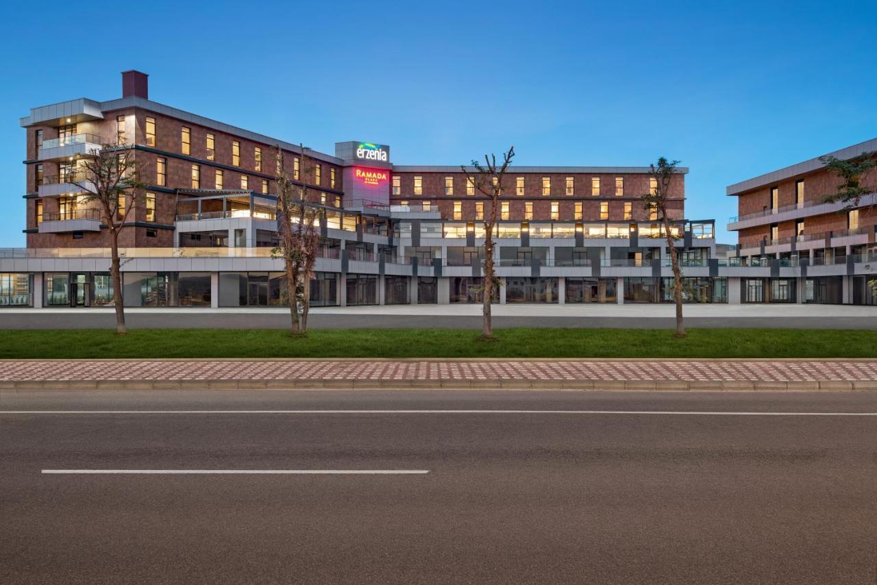 Ramada Plaza By Wyndham Batman Hotel Exterior foto