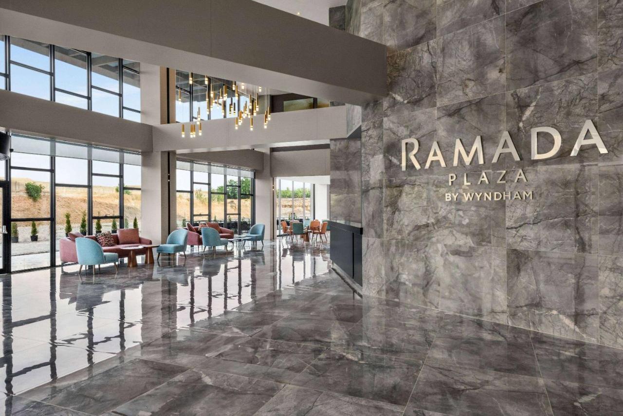 Ramada Plaza By Wyndham Batman Hotel Exterior foto